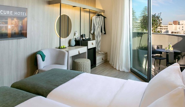 Mercure Larnaca Finikoudes Beach
