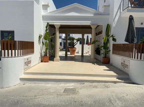 Meridiano in Parikia