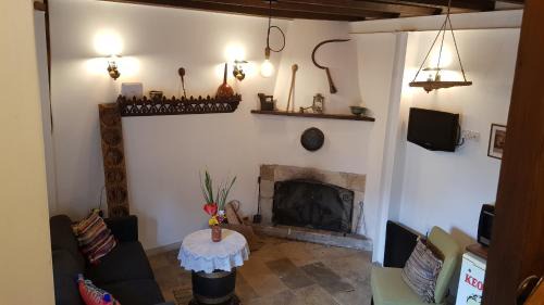 Michalis Anoyia Traditional Stonehouse in Kathikas