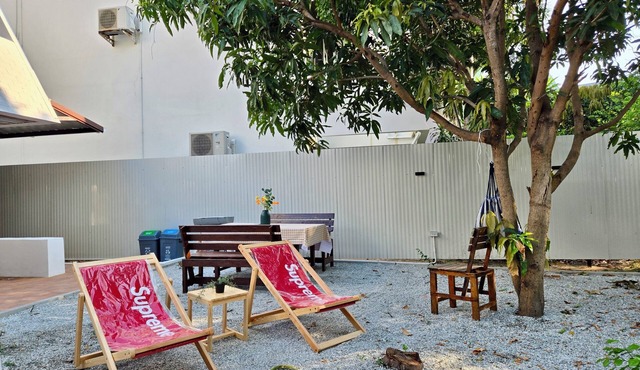 Mid Century villa close Jomtien 1 mins walk ,pattaya 3 Bed 4 Bath Pet welcome