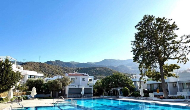 Milos Breeze Modern 2-Bedroom Apartment with Pool Alsancak Girne in Alsancak