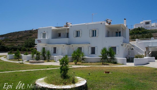 Mirsini Studios in Parasporos