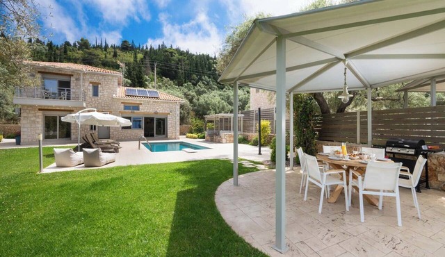 Mirto - Three Bedroom Villa, Sleeps 6 in Tsoukalades