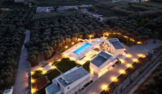 Mitos Luxury Villas Gerani/Heated Pool*/Sleeps20 in Pirgos Psilonerou