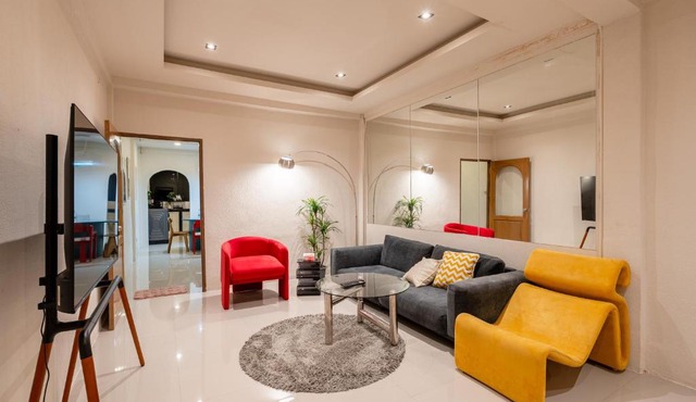 Modern 4BR 2-Bath House Rooftop City View Sathorn 12-min walk to BTS