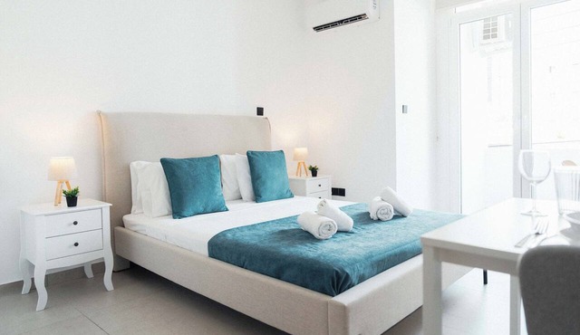 Modern Central Studio Walk to Beach & Dining in Lemesos