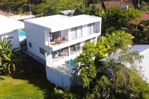 Modern pool villa 3 bedrooms in Rawai Beach