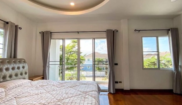Monthly Rental Special Price! Lakeside Pool Villa.