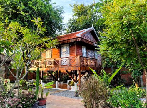 Moon & Shama - Vegan Homestay