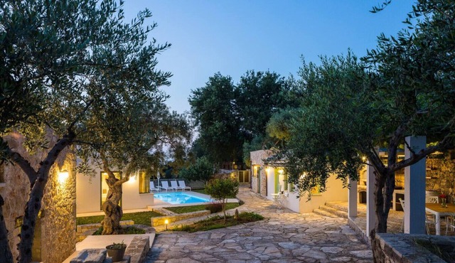Nature Retreat with Private Pool & Rooftop Hot Tub in Rethymno