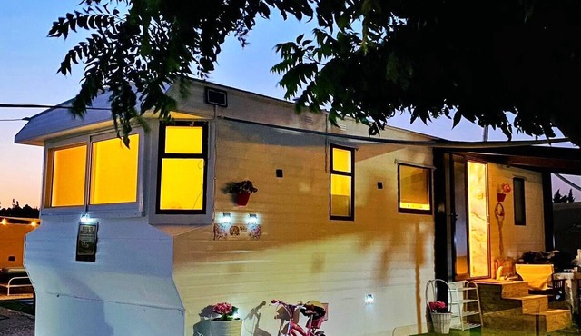 Nefeli's Dollhouse Caravan 10 min from Airport 700 meters from Yeroskipou Beach in Geroskipou