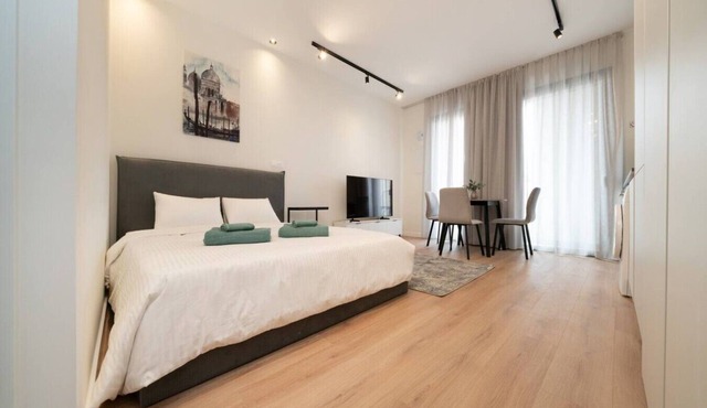 New central studio with balcony in Limassol