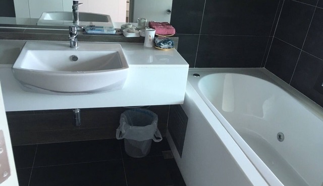 New Loft Modern Home, the 3 storey 2 bedroom 3.5 bathroom with cooking equipment