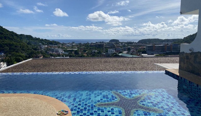 New luxury sea-view apartment in 5 min drive from beach!