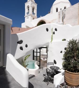 Nisó Cave Suites