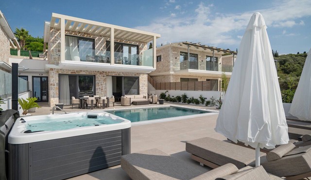 Norelia Luxury Villa Pool, Jacuzzi & Sunset Views in Tsoukalades