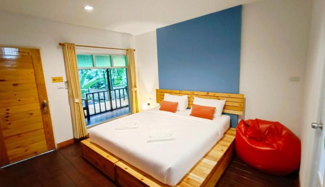 Nua Tone Resort Bang Tao & Cafe