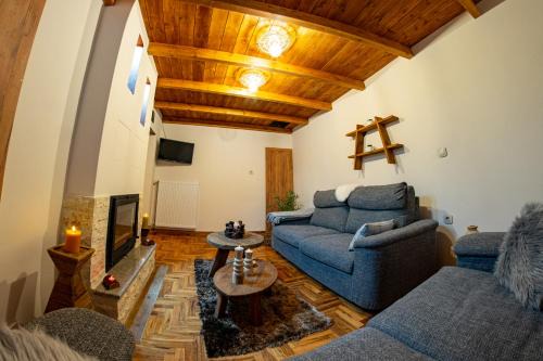 Oiti Mountain Apartments in Pavliani