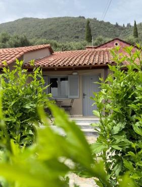 Olga's Sea & Garden View Studios, 400m from Ipsos Beach in Ipsos