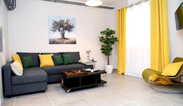 Olive Tree Deluxe Apt under Acropolis
