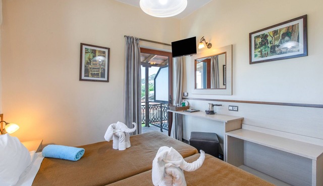 One Bedroom Beachfront Apartment with Sea View in Agia Galini in Agia Galini
