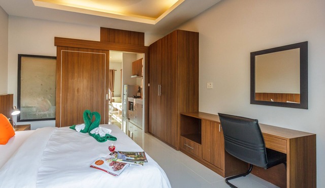 One Bedroom Serviced Suite With Swimming Pool In Naiharn Area