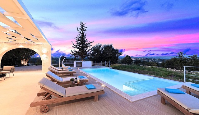 Orientem Villa Heated Pool in Nippos