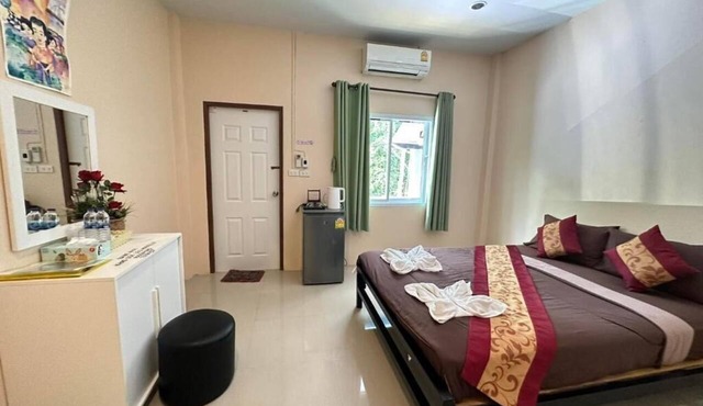 painting family hostel