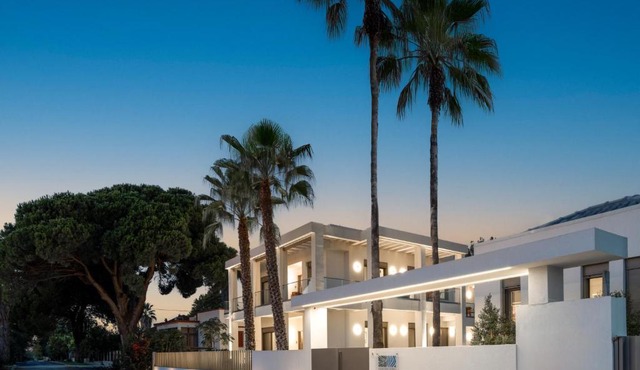 Palm View Suites in Ilida