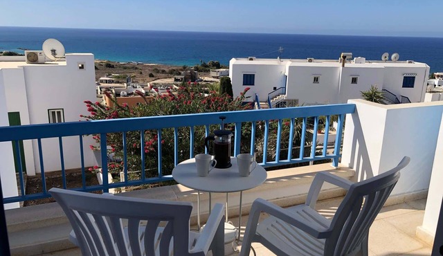 Paphos: 2BR Apt | Amazing Sea Views | Pool | 15 Min Walk to Beach in Paphos