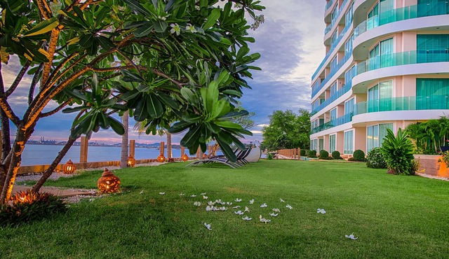 Paradise Ocean View Beach Front Condomimium In Pattaya