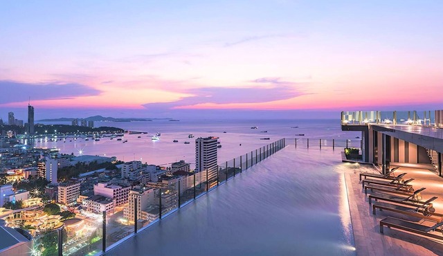 Pattaya City Center Amazing Pool