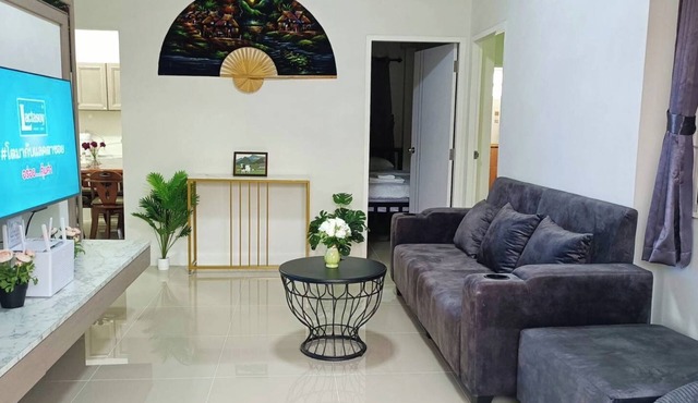 Perfect Home 15 mins from airport.