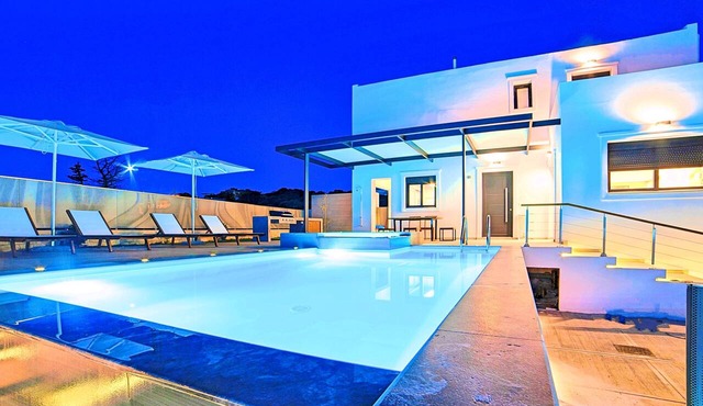 Perla Villas with 2 Heated Pools