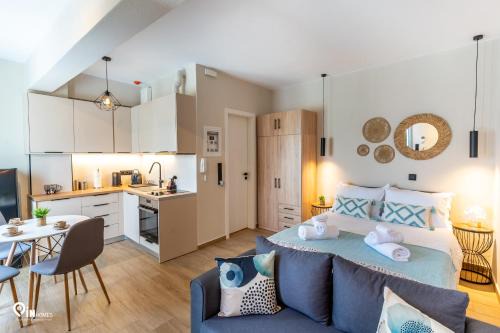 Phevos & Athena - Seaside View Luxury Studio in Nea Makri in Nea Makri