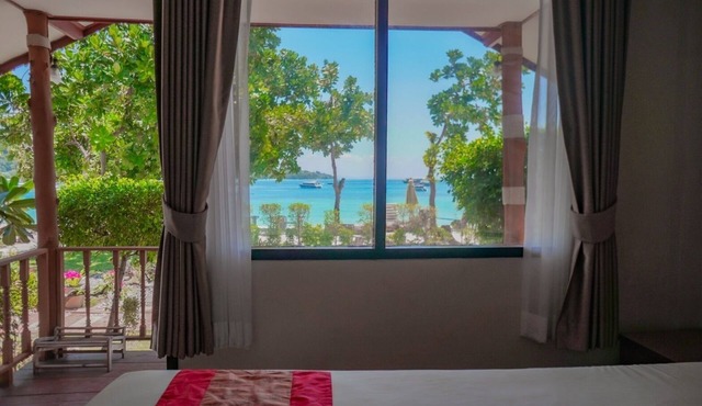 Phi Phi Nice Beach Resort in Ko Phi Phi