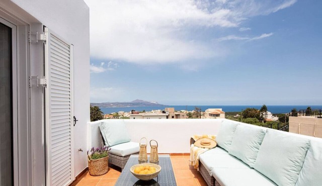 Plaka Modern apartment with a shared Pool in Plaka