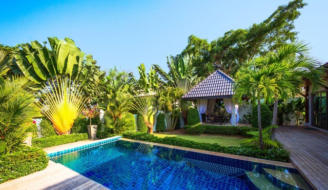 POOL VILLA HENI 3BR NAI HARN BEACH