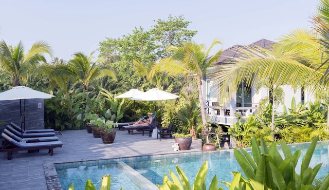 Private 3-room 1-bed villa by 15-m swimming pool and garden in Krabi, Thailand