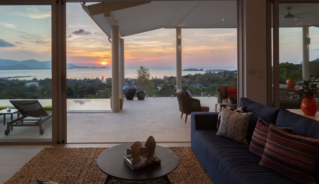 Private Villa with Large Living Area, Family Infinity Pool, Incredible Sunset