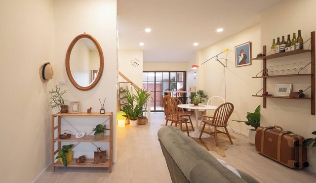 Private2BR Townhome in the Heart of Nimman Perfect for Families &Groups+parking in Chang Wat Chiang Mai