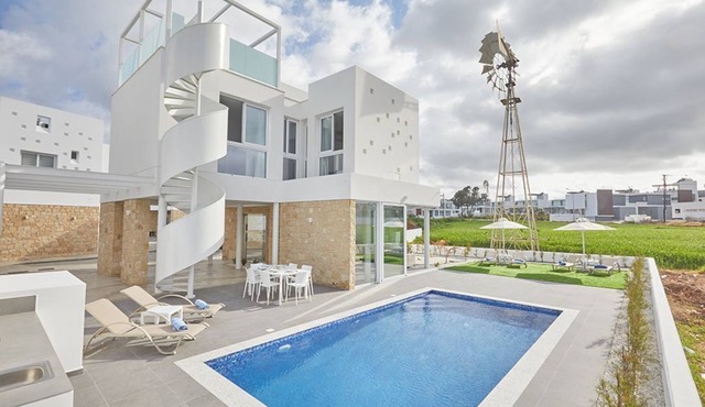 Protaras Vie Bleu Villa VB15 - a villa that sleeps 7 guests in 3 bedrooms in Larnaca