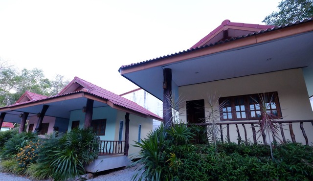 Pum and Plam Homestay Resort