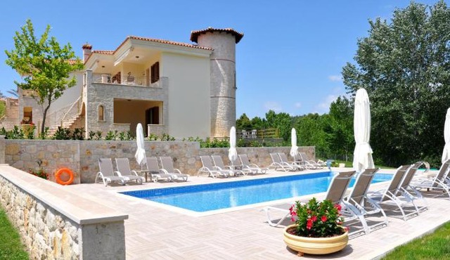 Rahona Villas in Siviri