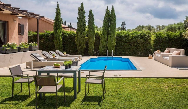 Raxi - Two Bedroom Villa, Sleeps 4 in Svoronata