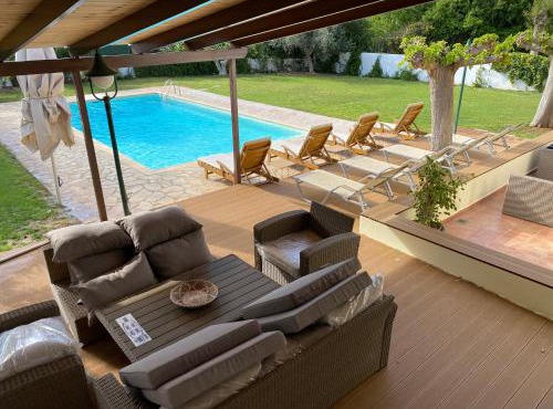 Relaxing Villa with Swimming Pool and Garden in Áyios Yeóryios
