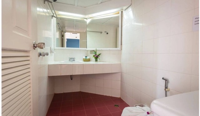 :) renovated standard room #17, 3 min walk to karon beach
