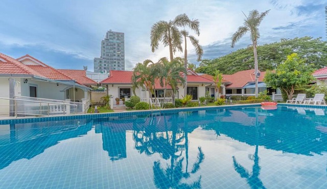 Resort 5-3BR Huge Pool, BBQ, 300m-Beach, 8 mins to Walking Street