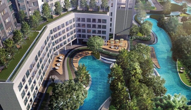 Resort style condo, high floor studio, pool view