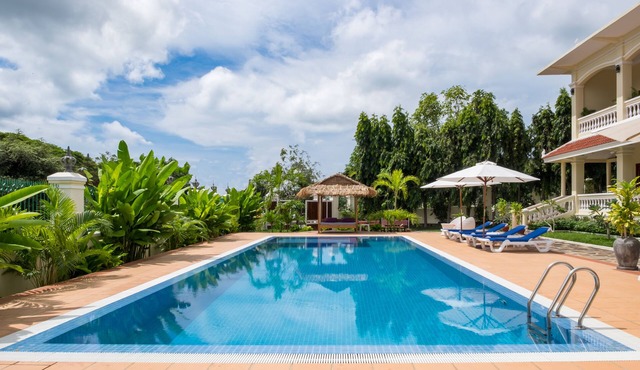 Riviera Hotel & Resort Kep